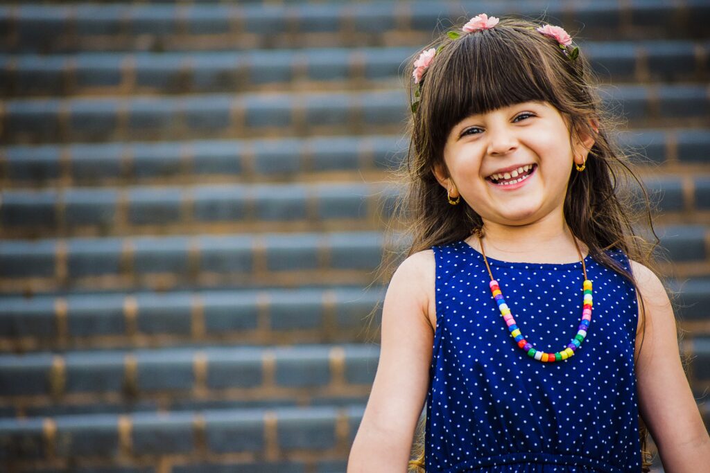 Qué es el TDAH en niños: niña sonriendo, apoyo en Neurocrecer Kids Panamá