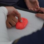 Terapia de lenguaje con neurotecnología para estimular el lenguaje en niños en Panamá